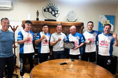 Roque Pérez entregó reconocimientos a los deportistas de kickboxing que jugaron en los Panamericanos de Colombia