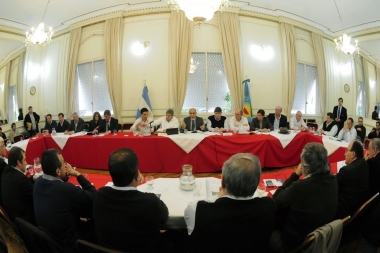 El Foro de Intendentes de la UCR se postuló frente al Presupuesto 2017 y pidió “profundizar la obra pública”