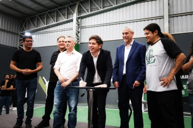 Kicillof visitó a Ferraresi, anunció medidas para La Costa de Dock Sud y apuntó contra Milei