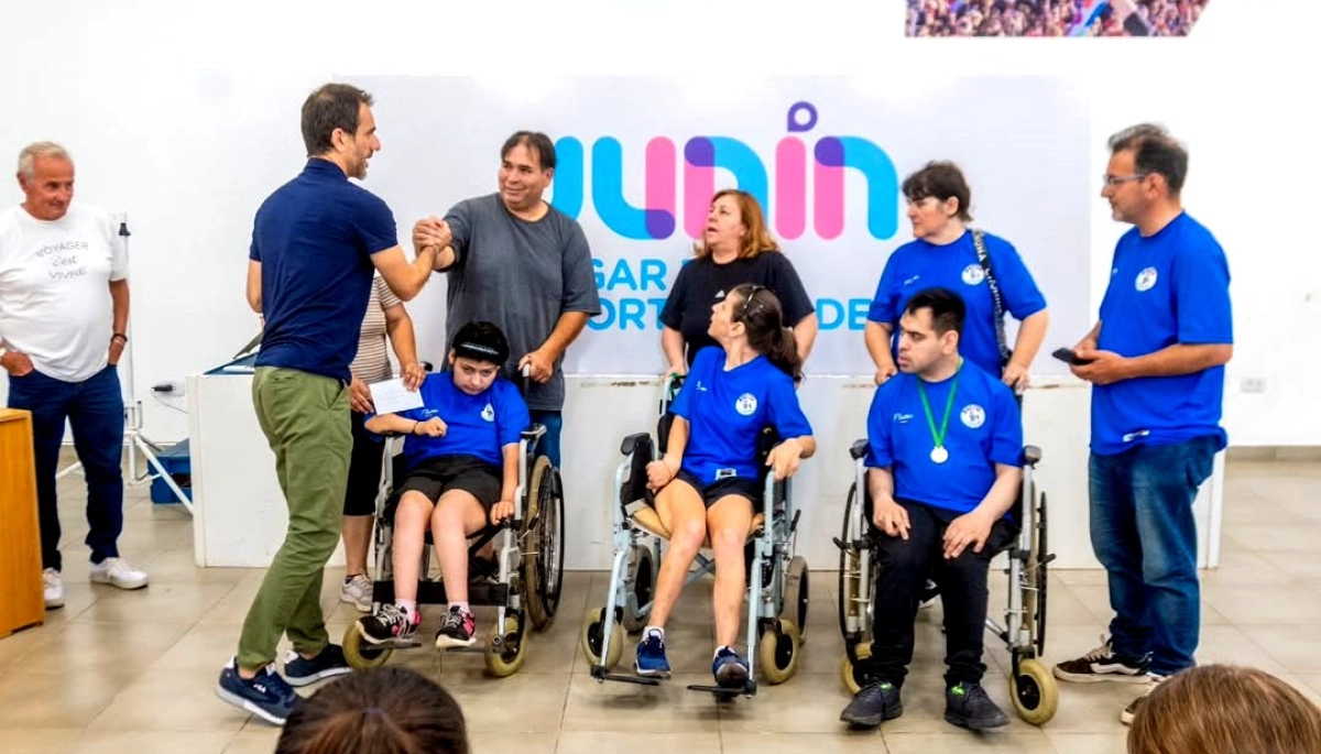 Petrecca entregó nuevas becas deportivas en Junín: “El deporte iguala, enseña y abre caminos”