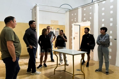 Adolfo Gonzales Chaves anuncia la puesta a punto del nuevo laboratorio del hospital Anita Eliçagaray