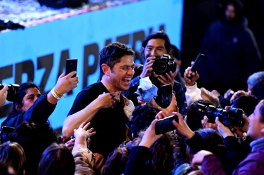 Kicillof consiguió aprobar el megaendeudamiento tras maratónica jornada legislativa