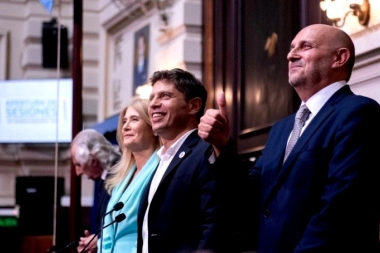 Kicillof consiguió aprobar el megaendeudamiento tras maratónica jornada legislativa