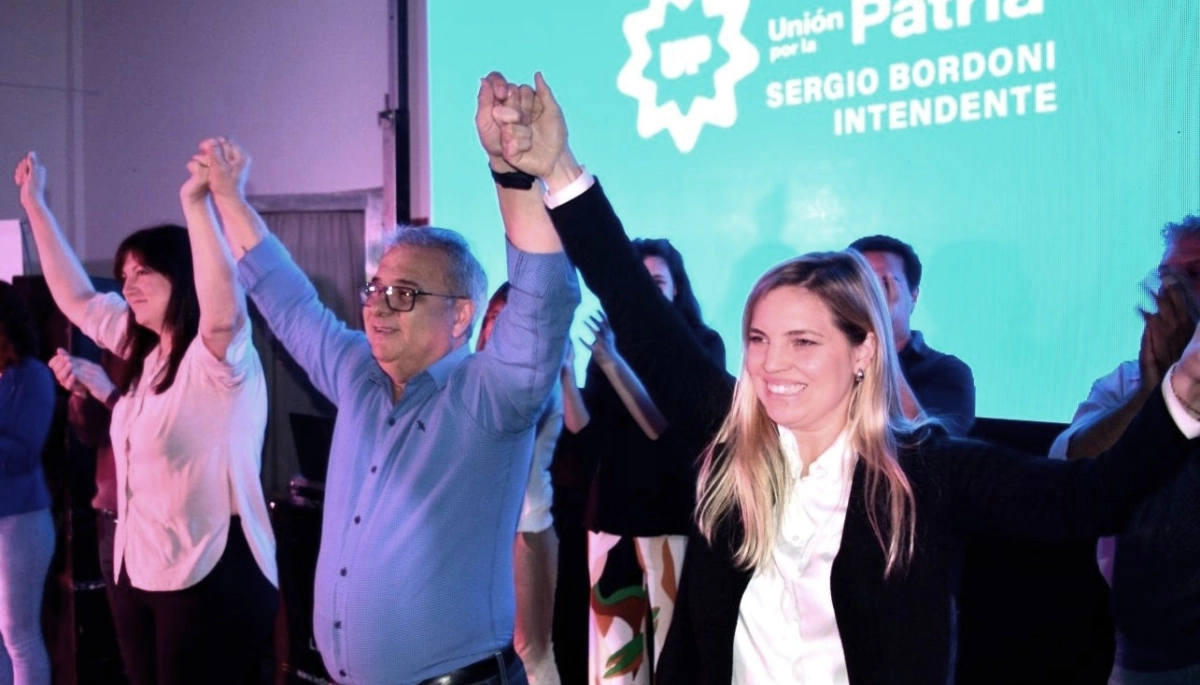 Un intendente se va al directorio del Banco Provincia y deja a su hija a cargo del municipio