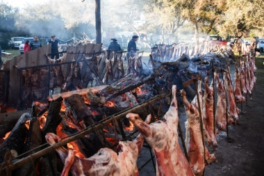 A puro asado, cultura y tradición, Magdalena celebró la 1º Fiesta del Cordero