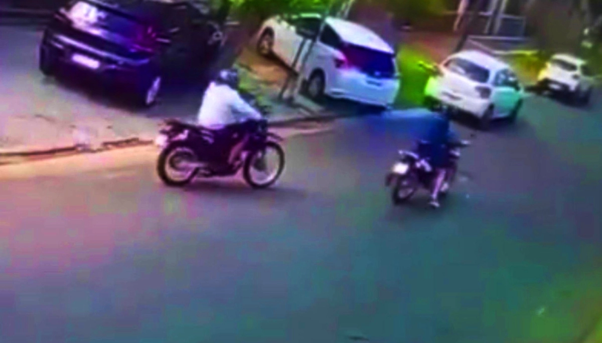 No respetan nada: robaron una moto en la puerta de un jardín de infantes y se la llevaron a la rastra