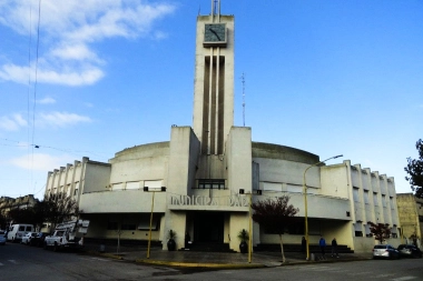 Lucía Gómez aumentó los salarios de los municipales de Adolfo Gonzales Chaves