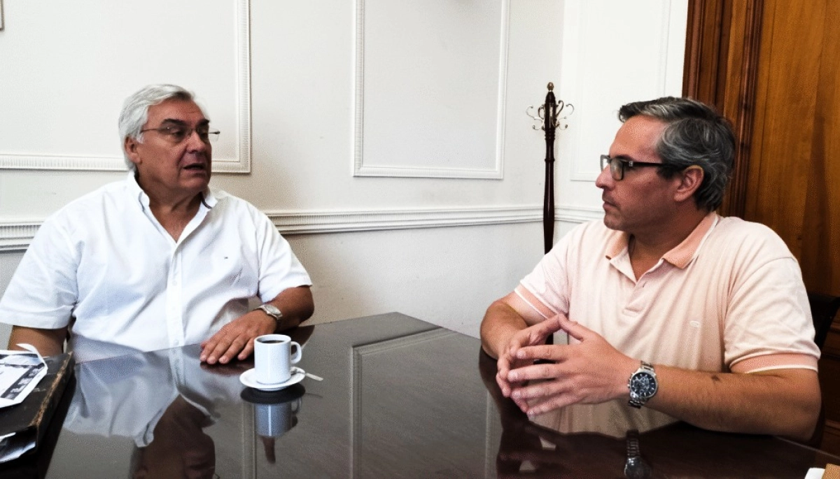 Alegre retomó sus funciones y mantuvo una reunión con el intendente interino Oscar Trojaola