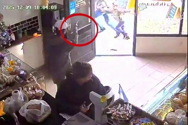 Motochorros armados asaltaron una panadería en Mar del Plata y apuntaron a la cabeza de un niño