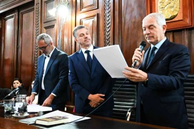 Alak encabezó la jura de los concejales electos en La Plata y se definió el nuevo mapa de bloques