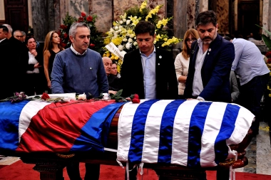 Kicillof asistió al funeral de Pepe Mujica y condenó los agravios de funcionarios de Milei