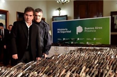 Ritondo presentó para su destrucción 20 mil armas de guerra que secuestraron a civiles