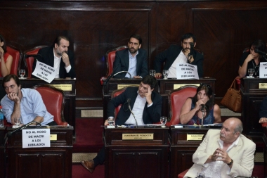 Senadores peronistas denunciaron que la Ley de ART fue aprobada “violando el reglamento”