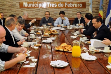 Facturas y café de por medio, Lacunza volvió a juntarse con intendentes para hablar de Presupuesto 2017