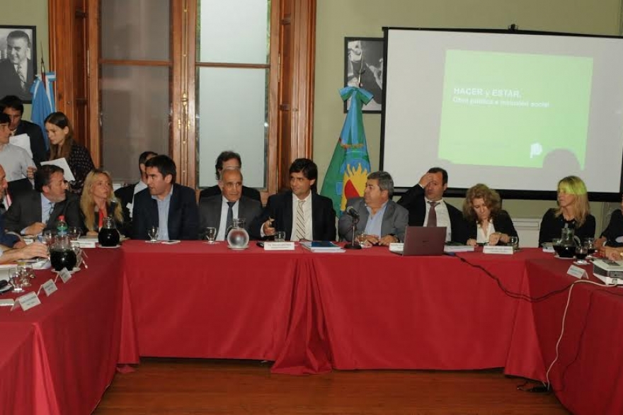 Desde el FpV y PJ le remarcaron a Lacunza "preocupación de recortes en áreas claves"