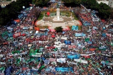 Lejos de los incidentes, miles de manifestantes movilizaron en paz contra la reforma previsional