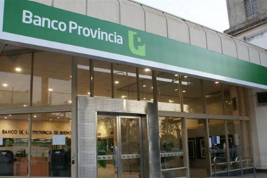 Jubilados del Bapro reclamaron en la casa matriz de La Plata: piden diálogo urgente con Vidal
