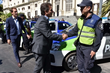 Junto a Garro, Ritondo entregó nuevos móviles policiales y sumó efectivos para La Plata