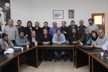Estatales bonaerenses exigen negociaciones paritarias y avanzan en "plan de acción" conjunto
