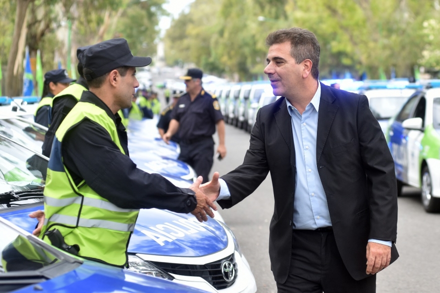 Ritondo entregó más de 220 móviles policiales para distribuir en el Conurbano y el Interior