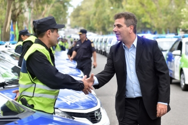 Ritondo entregó más de 220 móviles policiales para distribuir en el Conurbano y el Interior