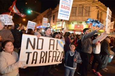 #Ruidazo en distintos puntos de la provincia y el país contra el tarifazo en los servicios