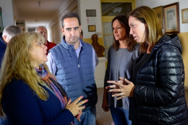 Vidal visitó escuela de Morón afectada por temporal: hay 975 evacuados en la Provincia
