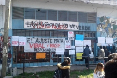 Masiva movilización en Moreno por las dos muertes en la explosión de una escuela