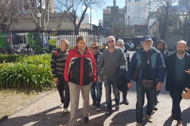 Dirigentes de Astillero piden reunión con Vidal y advierten que seguirá el acampe hasta que los reciban