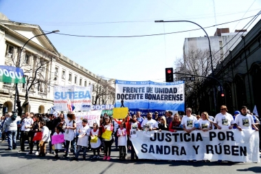 Masiva marcha docente a Gobernación: advierten con un nuevo paro de todos los estatales