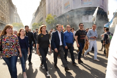 El PJ Bonaerense también se movilizó contra las “políticas de ajuste” de Macri y el FMI