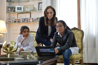 Vidal recibió a alumnas de cuarto grado que ganaron maratón de programación y robótica