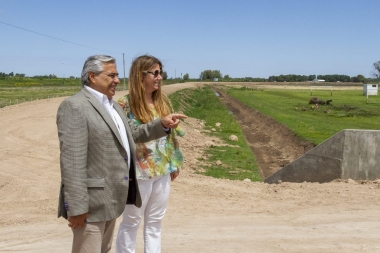 Diputada bonaerense de recorrida por la Cuarta: visita a intendentes y diálogo con vecinos