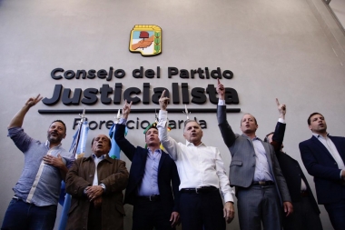 Insaurralde dejó una señal de unidad del PJ en la previa al debate del Presupuesto 2019 de Vidal