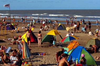 Proponen ampliar horario de venta de alcohol en Provincia, pero sólo en la Costa y en temporada