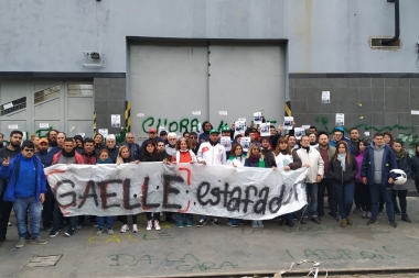 Más efectos de la crisis: montan acampe en fábrica de Avellaneda para reclamar por despidos