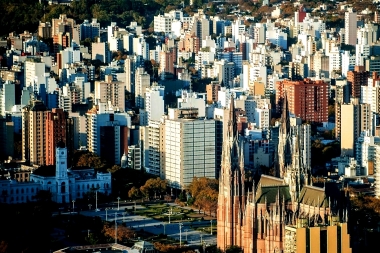 Caos en La Plata: un gran corte de luz paralizó la ciudad y desactivó los semáforos