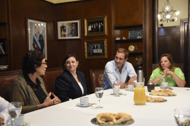 Homenaje en el Día de la Mujer: Garro reconoció a 8 mujeres por su rol social en La Plata