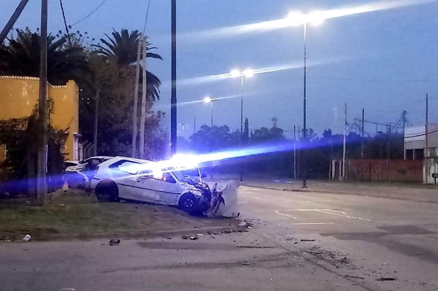 Un muerto y cuatro heridos tras accidente en La Plata: vecinos hace dos años piden semáforo