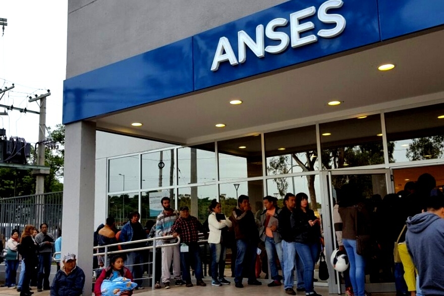 Para paliar la crisis: desde el Gobierno Nacional vuelven a lanzar los créditos de ANSES