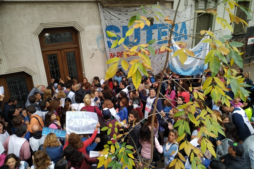 Derivaciones del conflicto: protesta docente por “irregularidades” en el cobro de salarios