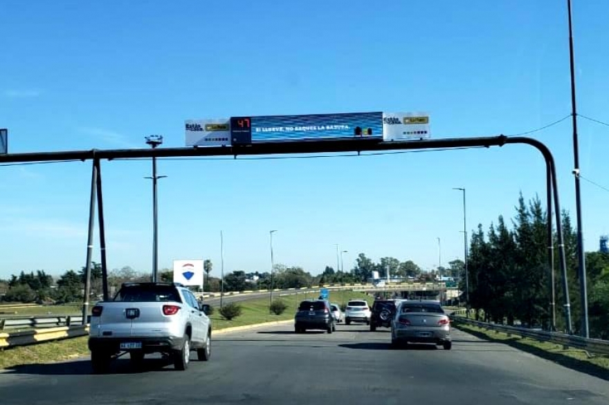 Nuevos sensores de velocidad LED en La Plata: enterate dónde están instalados los tótems