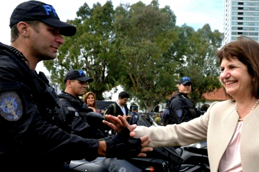 Tras reiteradas amenazas de bomba, Bullrich anunció que habrá “persecución penal”