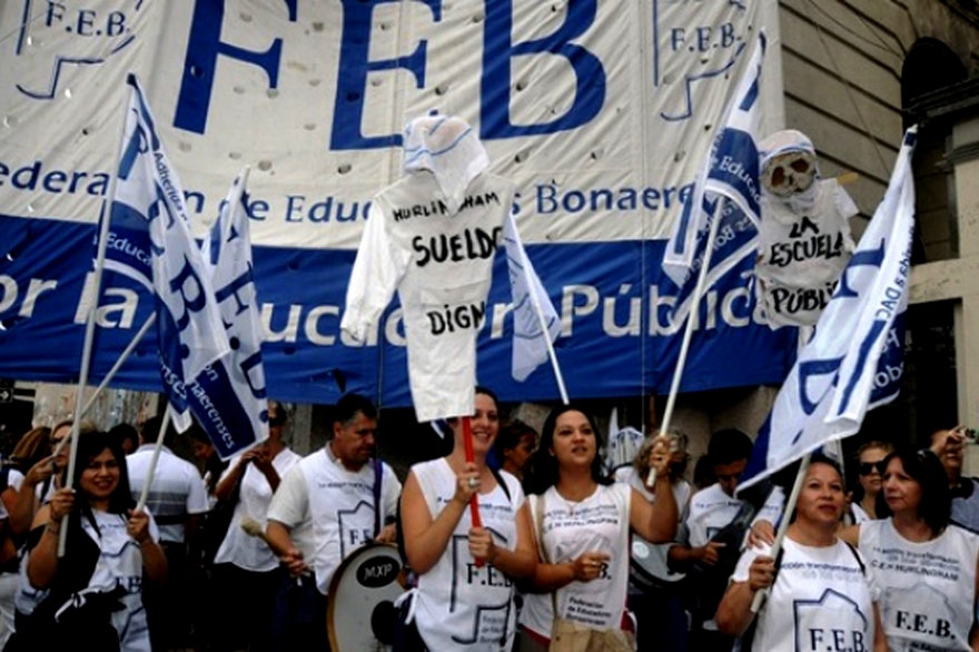 Nuevo conflicto: docentes denuncian descuentos “indiscriminados” por paro y exigen devolución