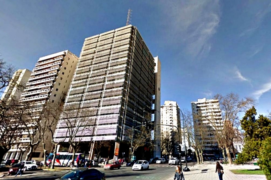 Al borde de la tragedia: con 9 personas adentro, cayó ascensor de la Torre II en La Plata