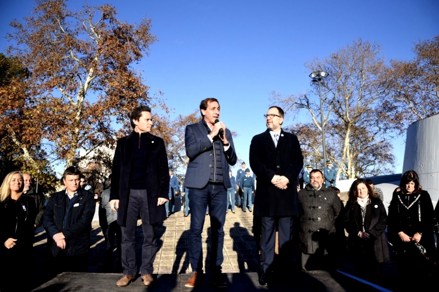 Día de la Bandera: Garro, Sánchez Zinny y Perechodnik encabezaron acto con mil alumnos