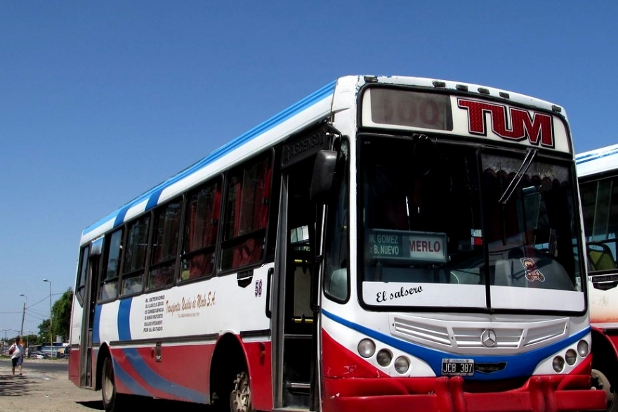 Inseguridad en el transporte: Asaltan a un colectivero en Merlo y lo balean en una pierna