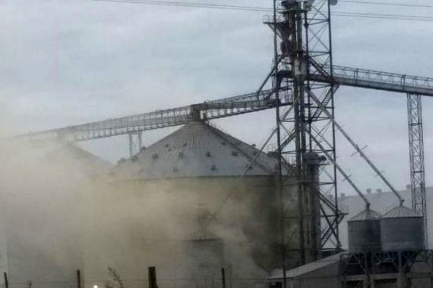 Preocupación y alarma: gran explosión en un silo en Rojas dejó cuatro obreros heridos