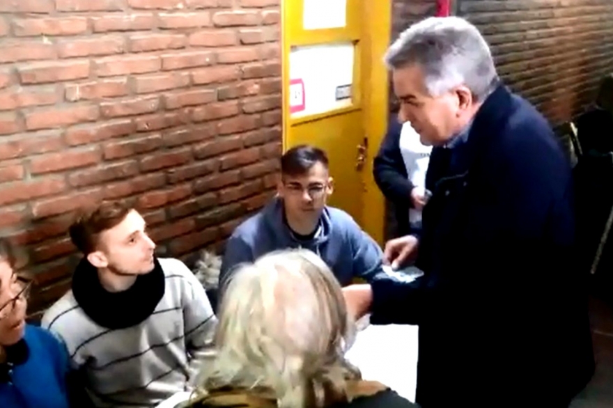 Insólito: Héctor Gay se cruzó con las autoridades de mesa por una mujer que no pudo votar