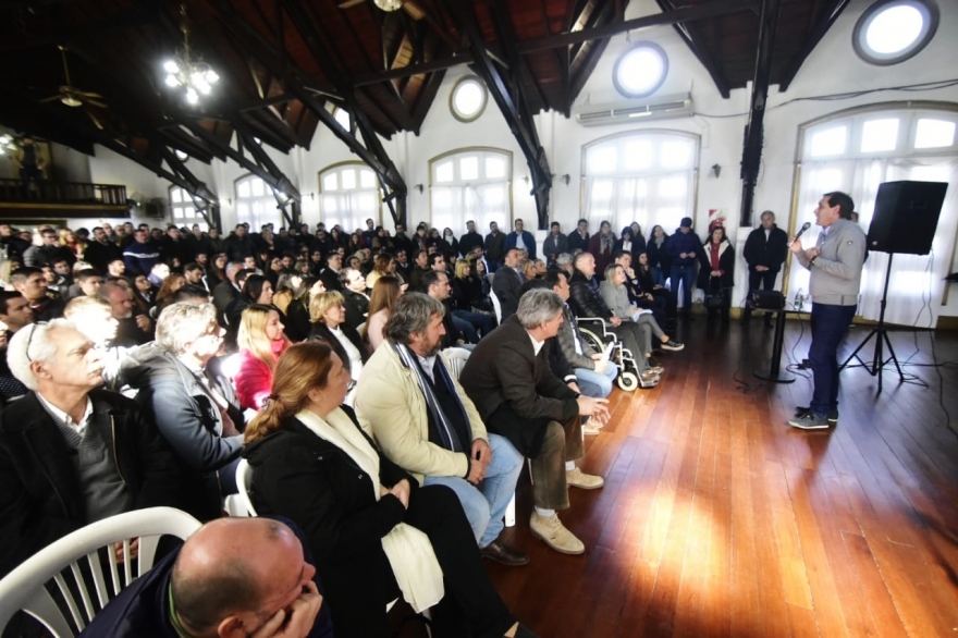 Garro encabezó reunión de Gabinete ampliado y arengó: “Fuimos la opción más elegida”